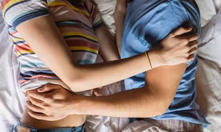 ‘Yêu’ thường xuyên để giải thoát cơn đau mãn tính