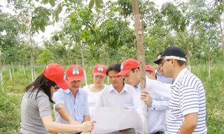 Sau trồng trọt, Bầu Đức đi chăn nuôi.
