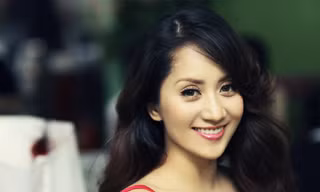 Công khai yêu Dũng khùng, Khánh Thi tươi như hoa