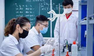 Bộ GD&ĐT cho biết Việt Nam còn thiếu 7.300 tiến sĩ giảng dạy trong các trường ĐH trong 10 năm tới