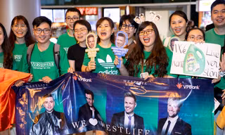 Westlife hạ cánh tại TP.HCM, sẵn sàng “cháy hết mình” cho 2 đêm nhạc sắp tới