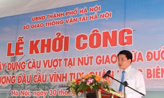 Ông Nguyễn Đức Chung phát biểu tại lễ khởi công. Ảnh: Minh Đức