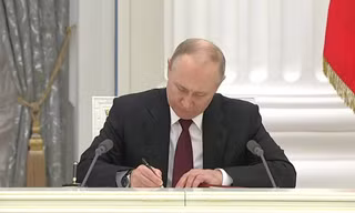 Nga công nhận độc lập của hai nước cộng hòa tự xưng ở Donbass