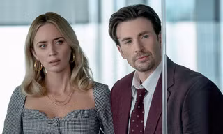Emily Blunt không nơi nương tựa, "Đội trưởng Mỹ" Chris Evans vào vai lừa đảo