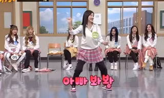 Fan sửng sốt khi Naeun (April) làm động tác tế nhị trước máy quay: Đáng yêu hay quá đà?