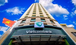 Vietcombank giảm đồng loạt lãi suất cho vay để hỗ trợ doanh nghiệp, người dân miền Trung