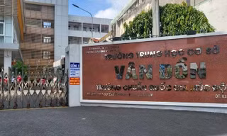 Vụ học sinh nôn ói sau bữa ăn bán trú: Trường tạm dừng đơn vị cung cấp suất ăn