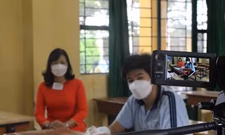 Thí sinh đặc biệt nhất TPHCM: Ngồi phòng riêng, có cô giáo chép bài giúp