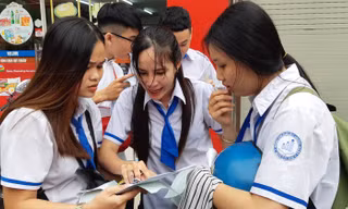 Đề Văn không ngạc nhiên nhưng với tuổi 18 khó có thể làm tốt