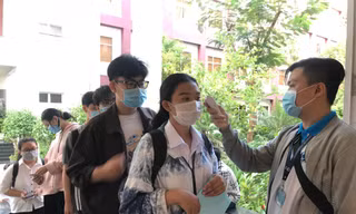 Hơn 100.000 người gồm thí sinh và người gác thi tốt nghiệp THPT tại TPHCM sẽ được xét nghiêmm COVID-19