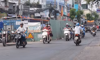 Cận cảnh lô cốt 'bủa vây' trên đường phố TPHCM ngày đầu năm
