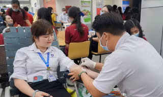 Sinh viên trường ĐH Nguyễn Tất Thành tham gia "Ngày tình nguyện Đỏ"