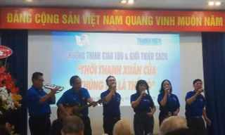 Ra mắt sách “Nhớ một thời tuổi trẻ hào hùng”