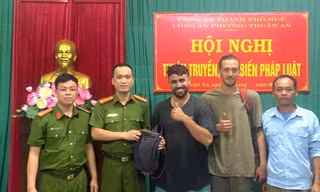 Du khách cảm kích hành động của nhóm sinh viên ở Huế 