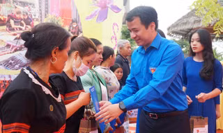 Ra quân cao điểm tình nguyện chung tay xây dựng nông thôn mới tại miền núi A Lưới 