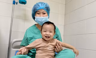 Giám đốc Bệnh viện Trung ương Huế nói về ‘kỳ tích’ ghép gan cho bệnh nhi nhỏ tuổi nhất