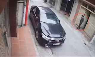Gã đàn ông lao vào nhà đâm chết hàng xóm lớn tuổi