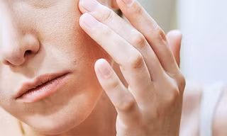 Bệnh nhân tới khám các bệnh về da tăng cao vì nắng nóng