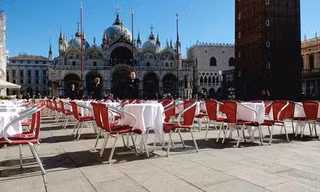 Venice biến thành 'thị trấn ma' giữa bùng phát dịch Covid-19