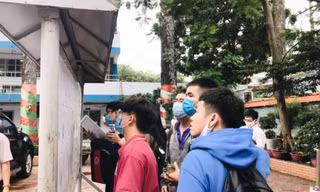 Sau “cuộc chiến điểm chuẩn” năm nay, teen khối 12 nên tính đường khác vào đại học?
