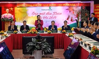 Chiều 11/2. Chủ tịch Quốc hội Nguyễn Thị Kim Ngân đã đến thăm và chúc Tết đầu xuân tại Vietcombank. 
