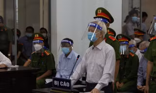 Bị cáo Nguyễn Chiến Thắng trả lời các câu hỏi của HĐXX. Ảnh C.H