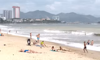 Khách quốc tế tấp nập trở lại Nha Trang 