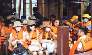 Nha Trang đông kín khách trong ngày đầu nghỉ lễ