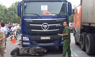 Bé sơ sinh văng khỏi bụng mẹ sau tai nạn đã tử vong