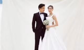 Hoa hậu Thu Thảo và ông xã cùng đăng ảnh kỷ niệm ngày cưới 'ngọt lịm' khiến fan ngưỡng mộ