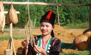 Bảo tồn, phát huy trang phục truyền thống của dân tộc Khơ Mú