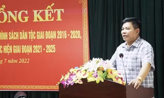 Thứ trưởng, Phó Chủ nhiệm UBDT Y Thông phát biểu tại Hội nghị