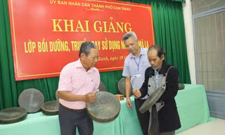 Khánh Hòa tăng cường bồi dưỡng, truyền dạy sử dụng nhạc cụ Mã la