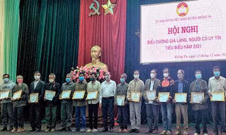  Biểu dương già làng, người có uy tín trong đồng bào dân tộc thiểu số