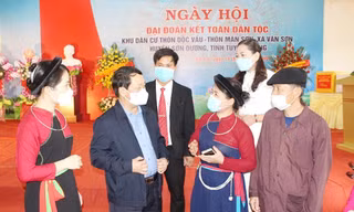 Bộ trưởng, Chủ nhiệm UBDT Hầu A Lềnh thăm hỏi người dân huyện Sơn Dương, tỉnh Tuyên Quang