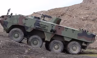 Thiết giáp 8 bánh ARMA 8x8 thể hiện uy lực bất chấp mọi địa hình