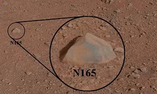 Tàu thám hiểm Curiosity bắn vỡ đá trên sao Hỏa