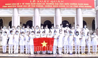113 cán bộ, giảng viên, sinh viên, đại diện cho ngành Y tế tỉnh Nam Định lên đường tham gia hỗ trợ phòng, chống dịch COVID-19 tại tỉnh Bình Dương.