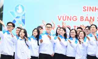 Để mỗi sinh viên tự hào, tự tin bước vào cuộc sống và bước ra thế giới