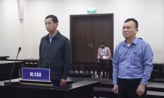 Cựu Giám đốc CDC Hà Nội khai quanh co về khoản tiền 'hoa hồng' của Cty Việt Á