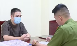 Hai thanh niên vướng lao lý vì chiếu phim lậu thu 400.000 USD quảng cáo