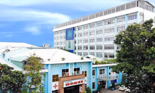 Hôm nay, nhóm cựu cảnh sát, luật sư cầm hơn 2 triệu USD 'chạy án' cho Giám đốc BV Thủ Đức hầu tòa