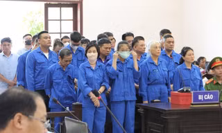 Tòa bất ngờ tạm dừng xét xử anh em đại gia 'lan đột biến' 