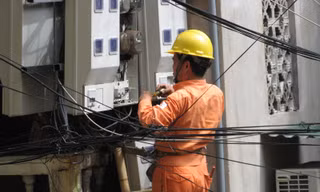 Trong năm 2012, riêng EVN đặt mục tiêu tiết kiệm chi phí sản xuất khoảng 1.800 tỷ đồng
