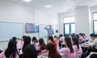 Lương giảng viên đại học được tính như thế nào?