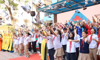 Trường THCS Tây Sơn kỷ niệm 70 mùa hoa, tưng bừng đón ngày Nhà giáo Việt Nam
