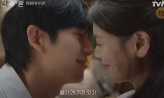 Love Next Door tập 13, 14: Seung Hyo mắt híp cười xinh, hẹn hò Seok Ryu "vụng trộm"