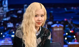Rosé liên tục gặp lỗi khi hát live nhưng fan vẫn thông cảm vì lý do này