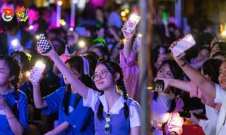 Hà Nội: Thầy cô hóa trang, catwalk tại lễ Tri ân - Trưởng thành của teen THPT Việt Đức