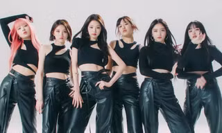 IVE biến sân băng thành sàn runway trong MV "I AM", liệu có đủ sức soán ngôi "Kitsch"?